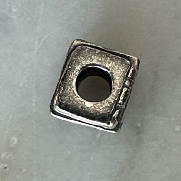 2013 Trollbeads Friends Sterling Silver Stacked Books Bracelet Charm - Picture 4 of 7